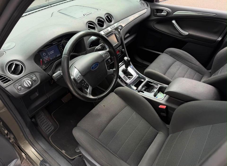 Ford S-Max 2010 — photo 8