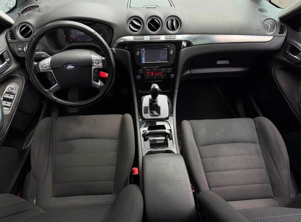Ford S-Max 2010 — photo 9