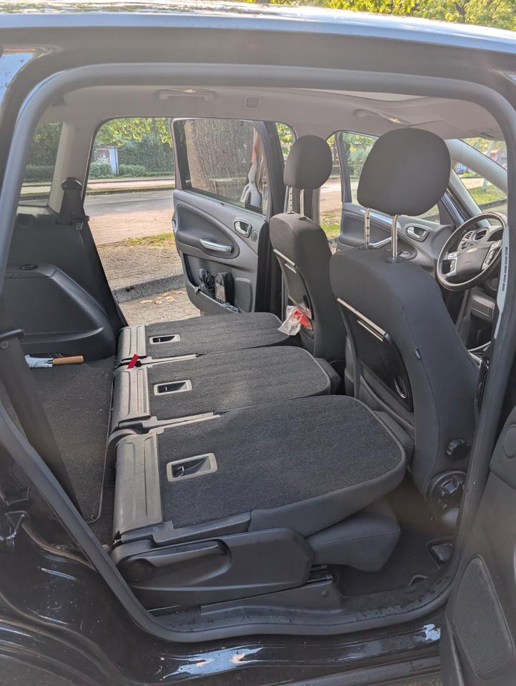 Ford S-Max 2011 — photo 12