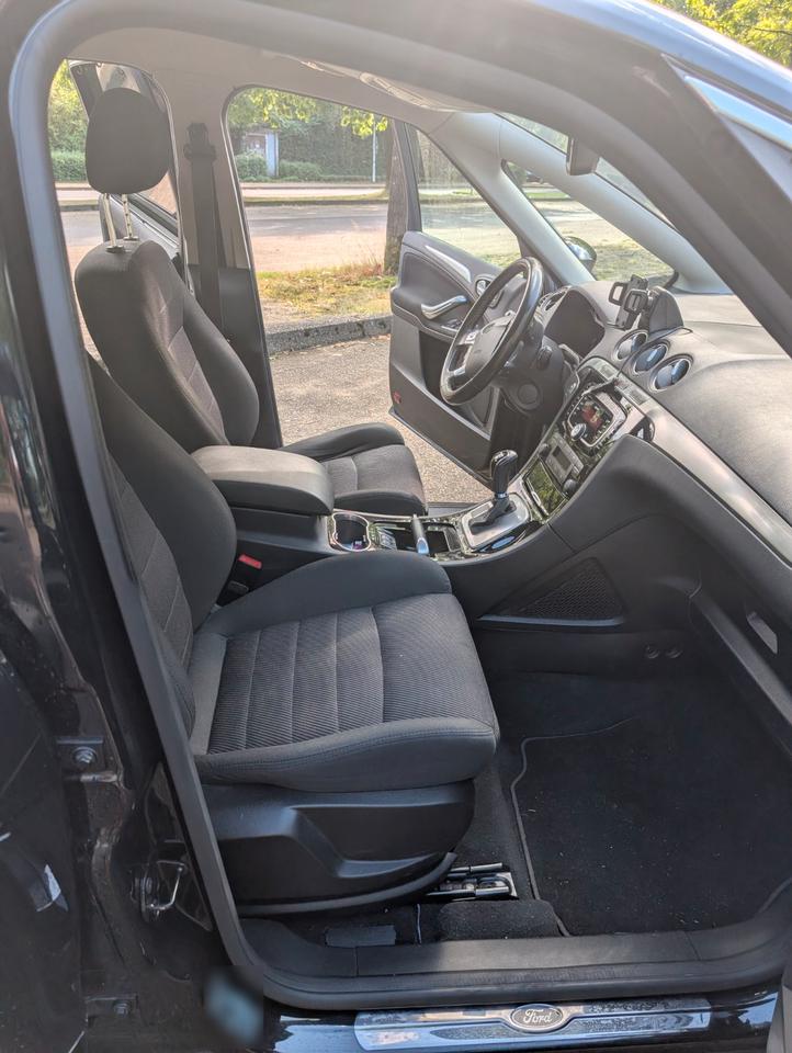 Ford S-Max 2011 — photo 13