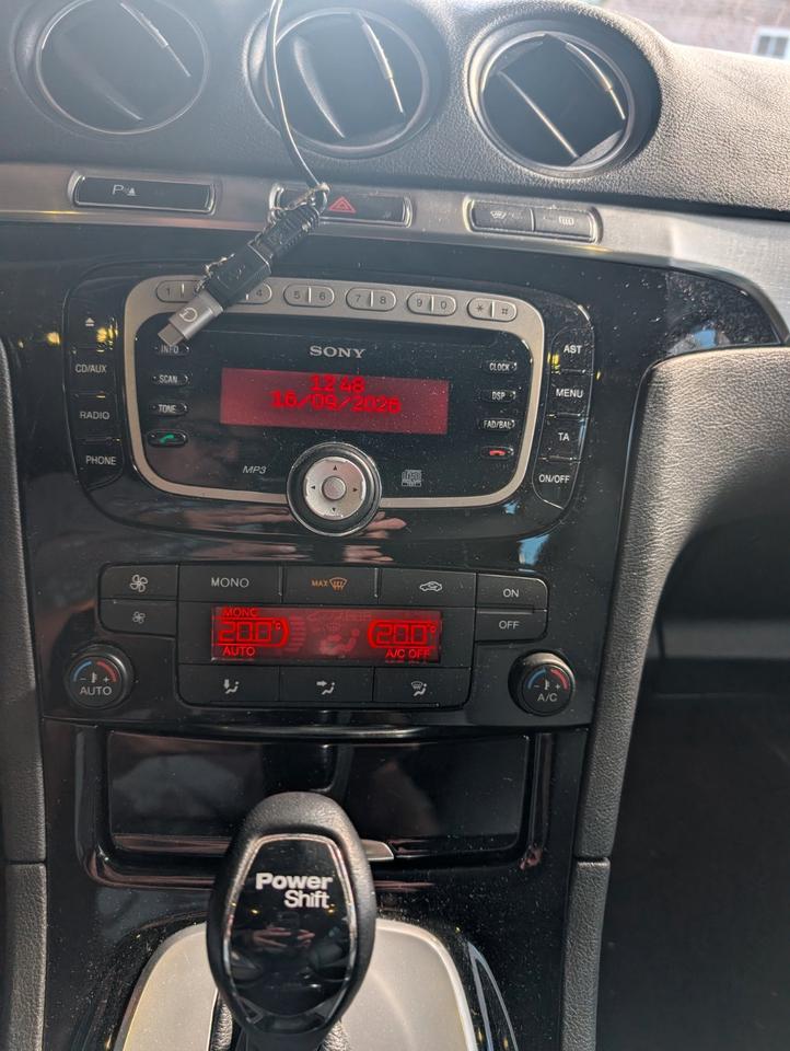 Ford S-Max 2011 — photo 16