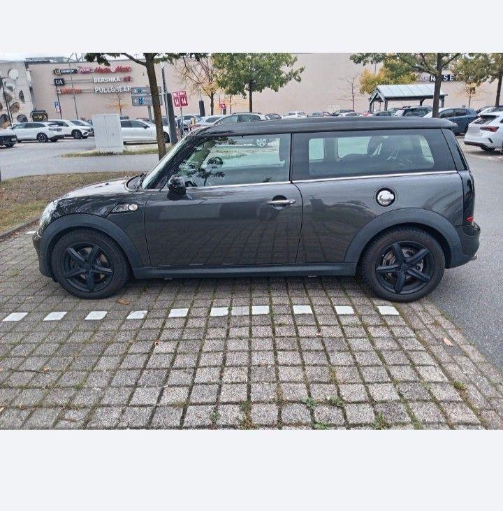 Mini Cooper S Clubman 2011 — rear view