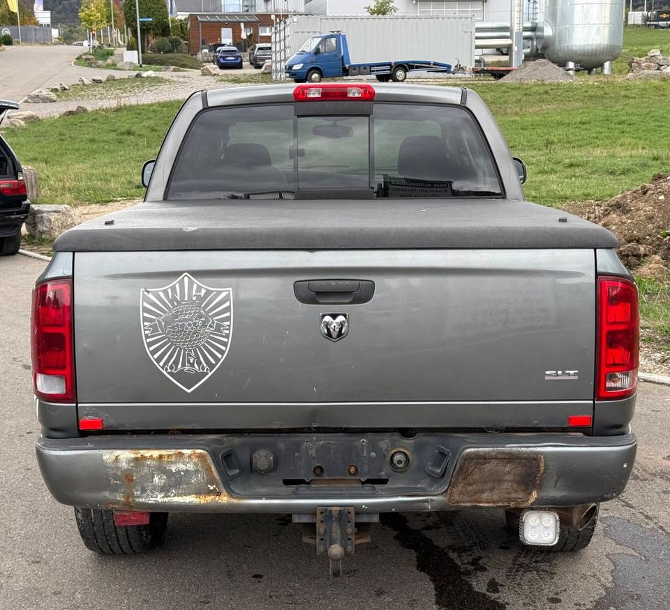 Dodge RAM 2005 — салон