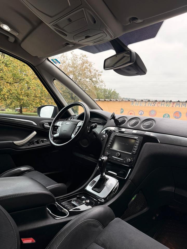 Ford S-Max 2011 — photo 10
