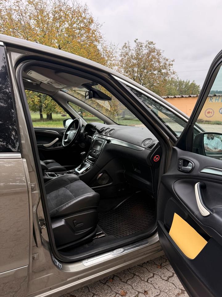 Ford S-Max 2011 — photo 12