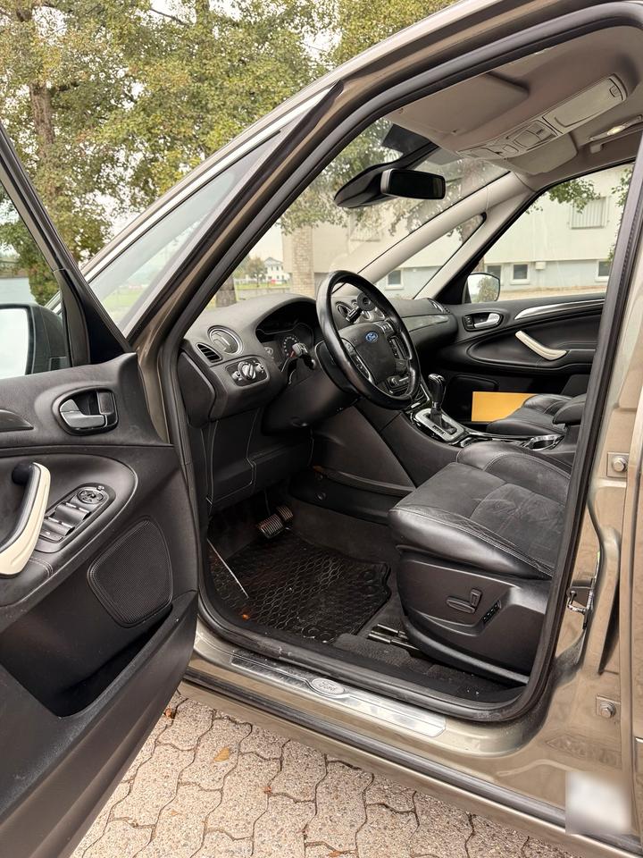 Ford S-Max 2011 — photo 13