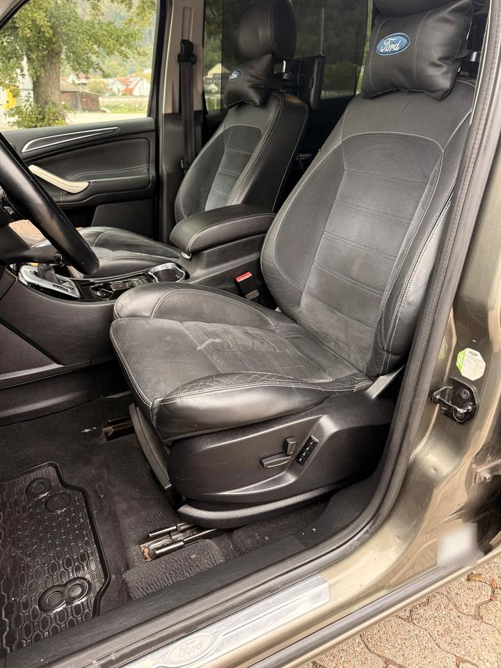Ford S-Max 2011 — photo 14