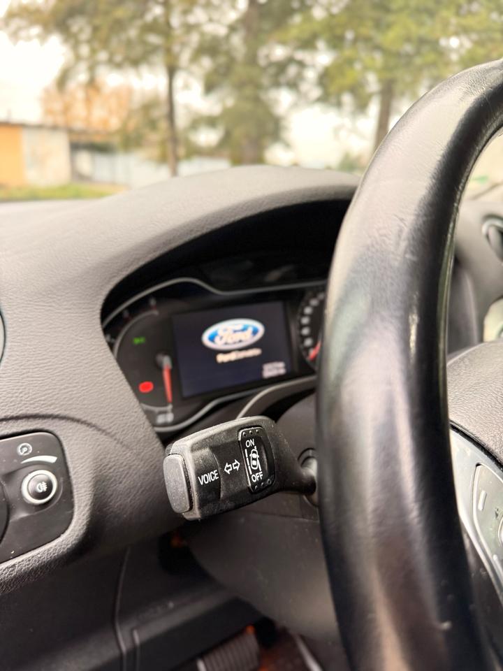 Ford S-Max 2011 — photo 15