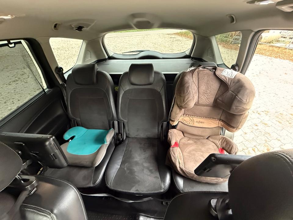 Ford S-Max 2011 — photo 17