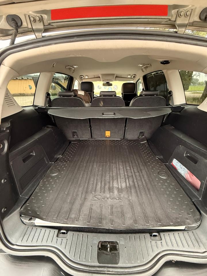 Ford S-Max 2011 — photo 18