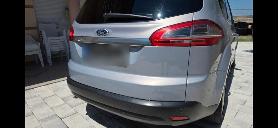 Ford S-Max 2011 — вигляд ззаду