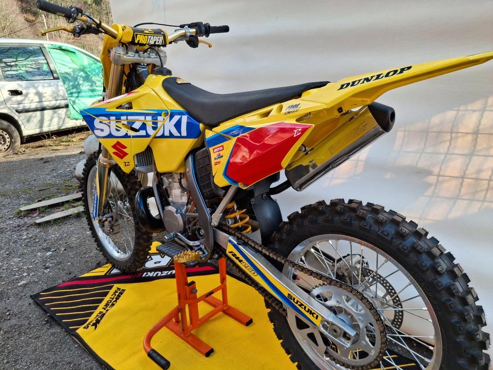 Suzuki RM 250 2-Takt Motocross original wenig gefahren NEUWERTIG! 2004 — салон