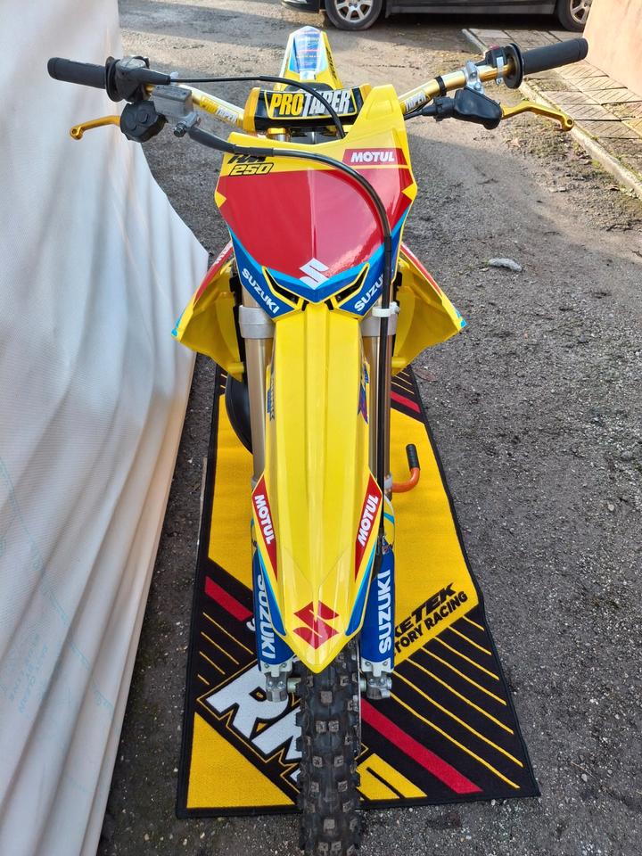 Suzuki RM 250 2-Takt Motocross original wenig gefahren NEUWERTIG! 2004 — фото 5