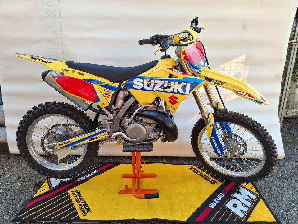 Suzuki RM 250 2-Takt Motocross original wenig gefahren NEUWERTIG! 2004 — фото 7