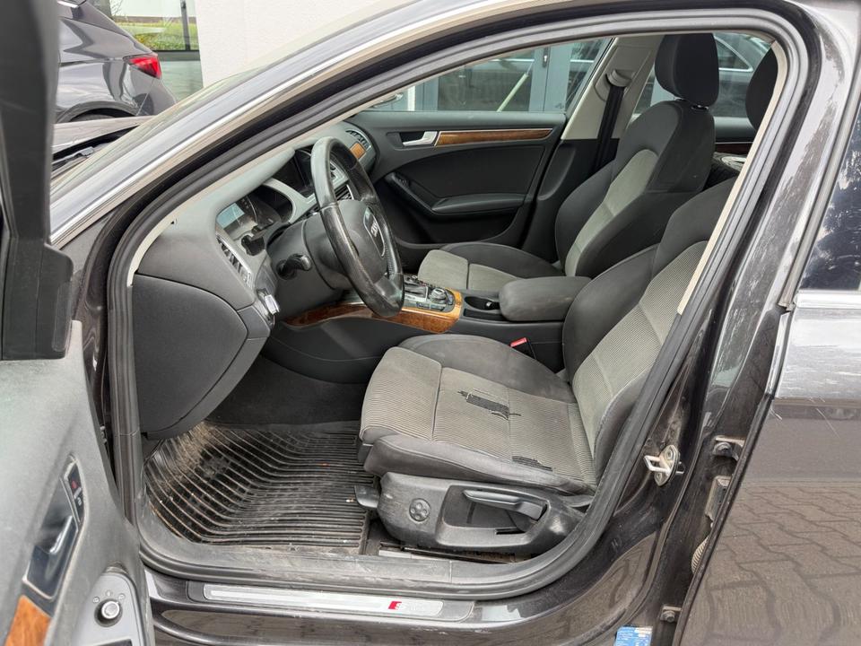 Audi A4 2009 — photo 11