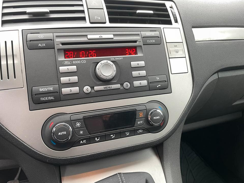 Ford C-Max 2009 — photo 9