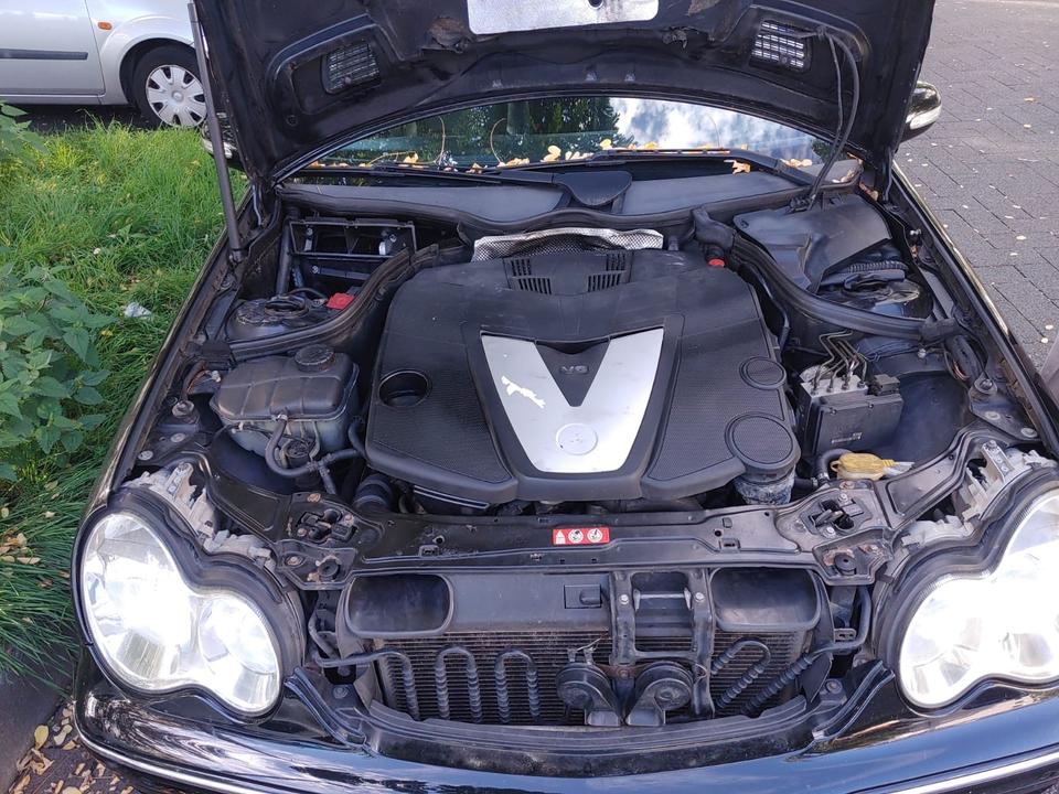 Mercedes Benz C 320 2004 — engine