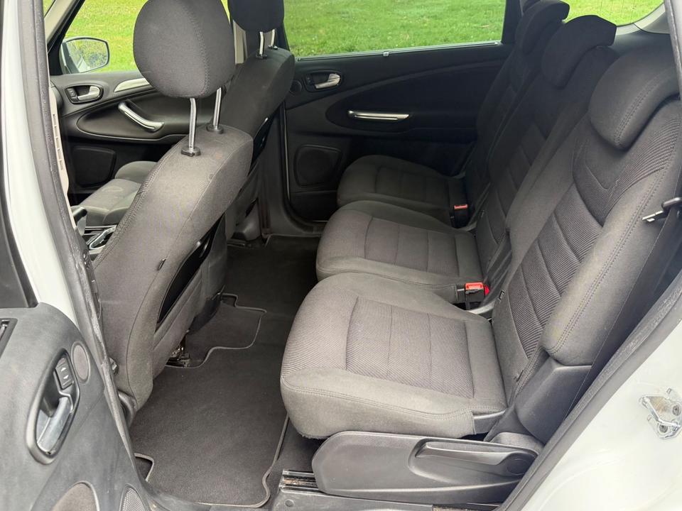 Ford S-Max 2013 — photo 13