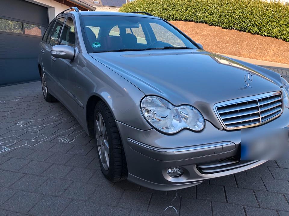 Mercedes Benz C 200 2005 — interior