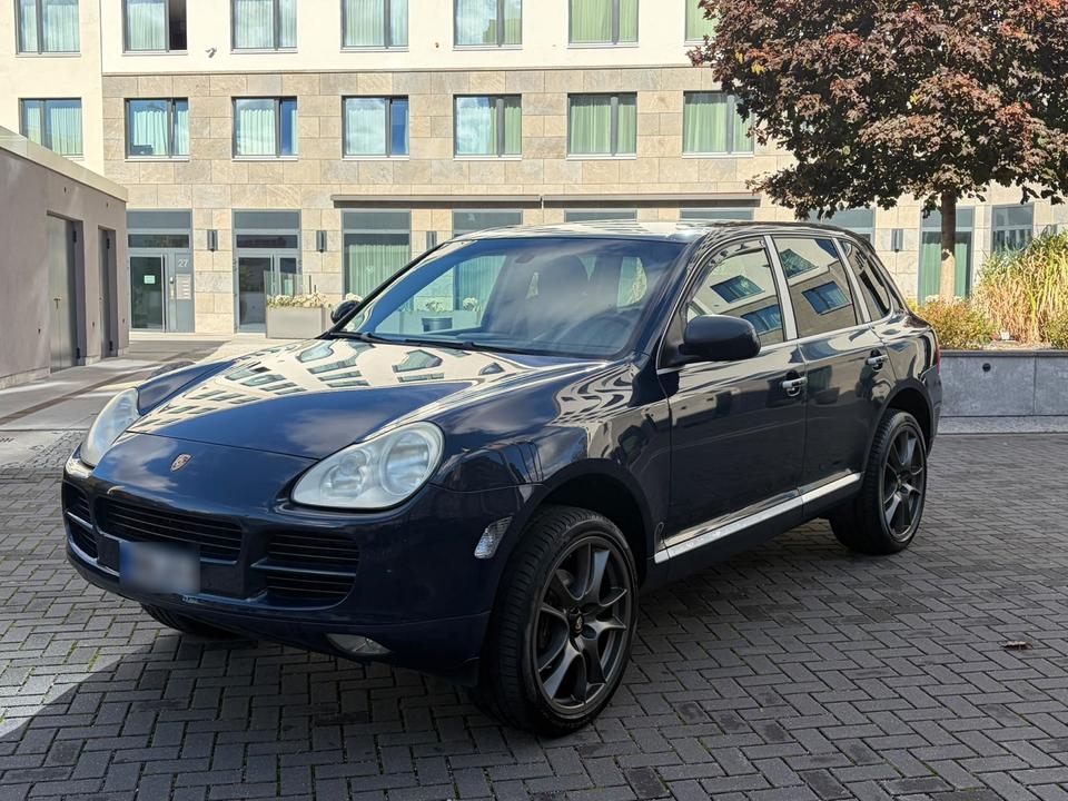 Porsche Cayenne 2006 — rear view