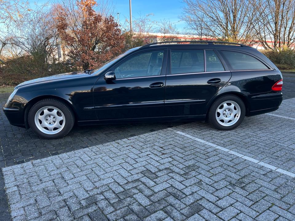 Mercedes Benz E 220 2004 — engine