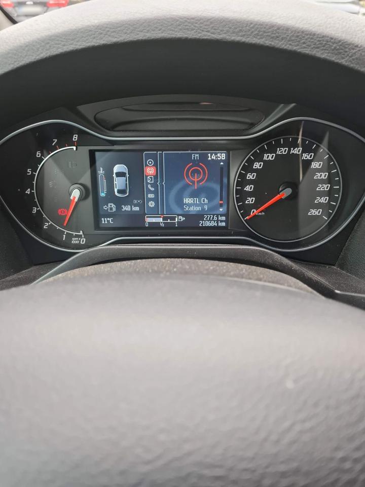 Ford S-Max 2012 — interior