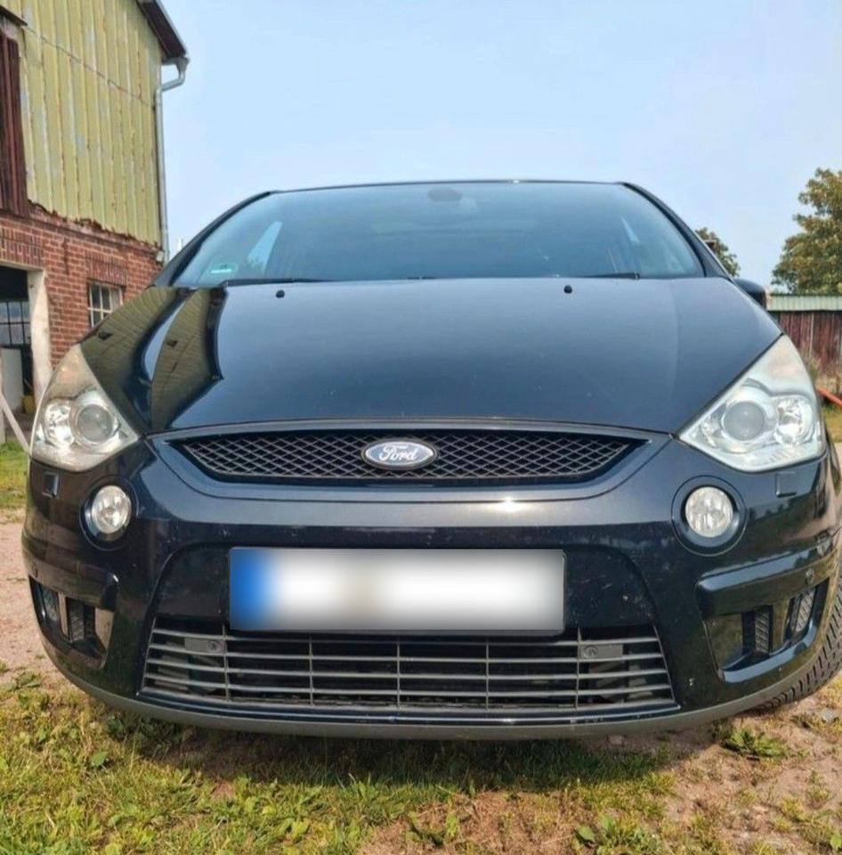 Ford S-Max 2008 — rear view
