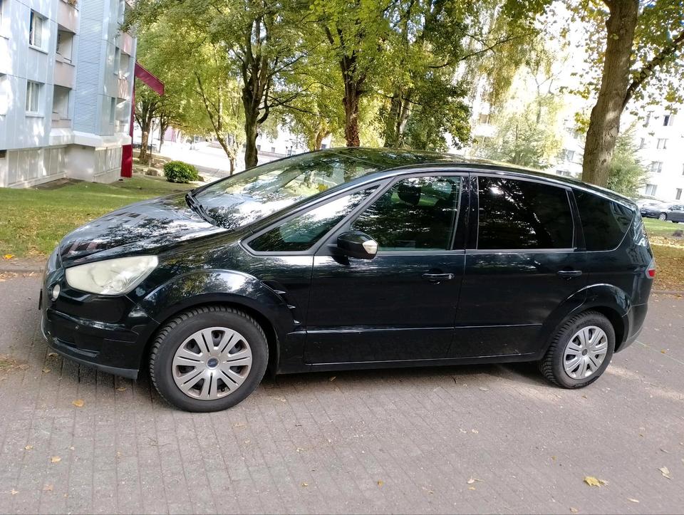 Ford S-Max 2008 — rear view