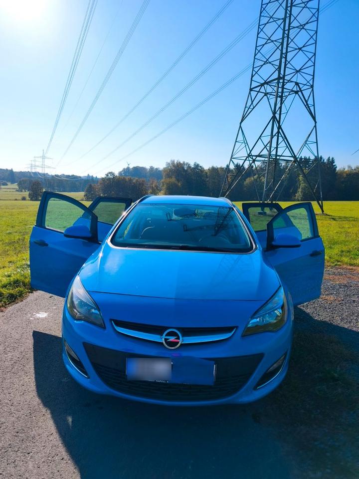 Opel Astra 2013 — photo 10