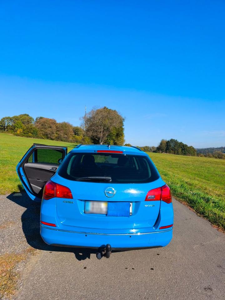 Opel Astra 2013 — photo 12