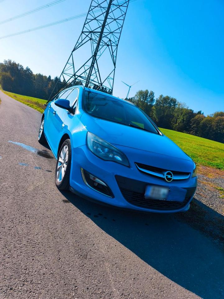 Opel Astra 2013 — interior