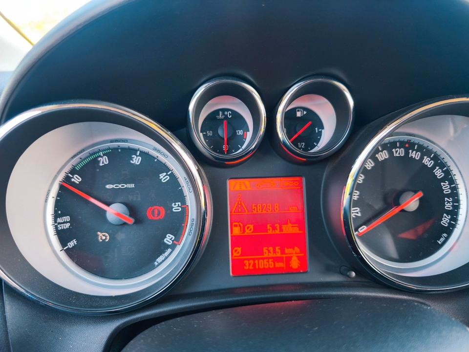 Opel Astra 2013 — photo 6