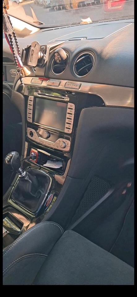 Ford S-Max 2010 — photo 10