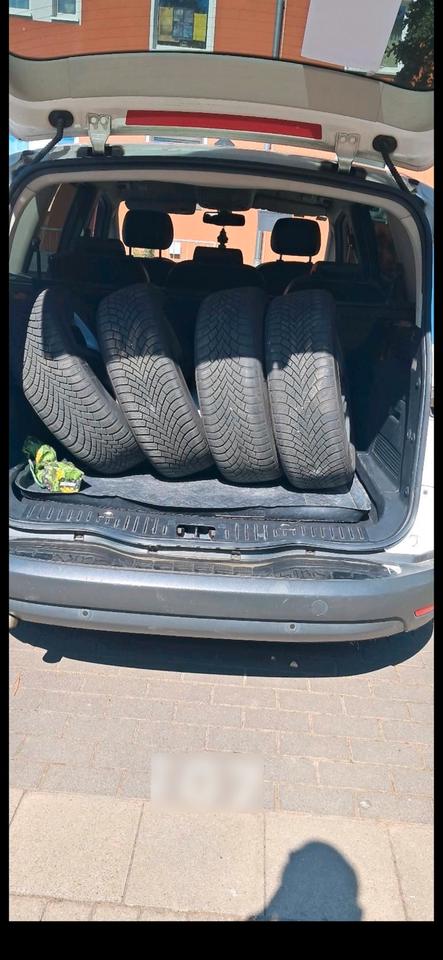 Ford S-Max 2010 — photo 12