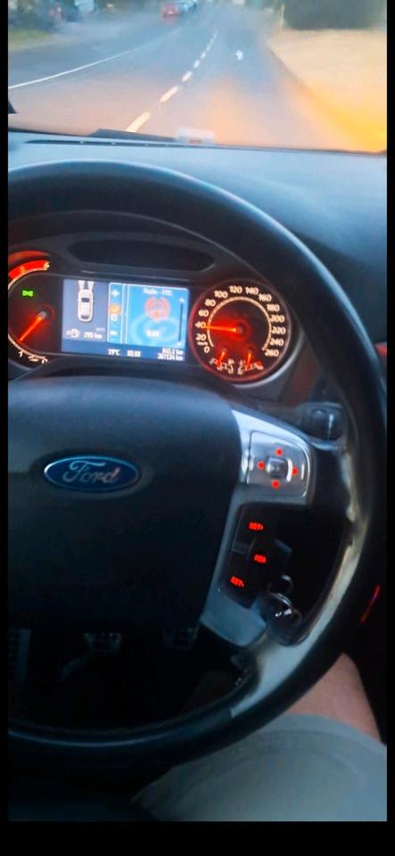 Ford S-Max 2010 — photo 9