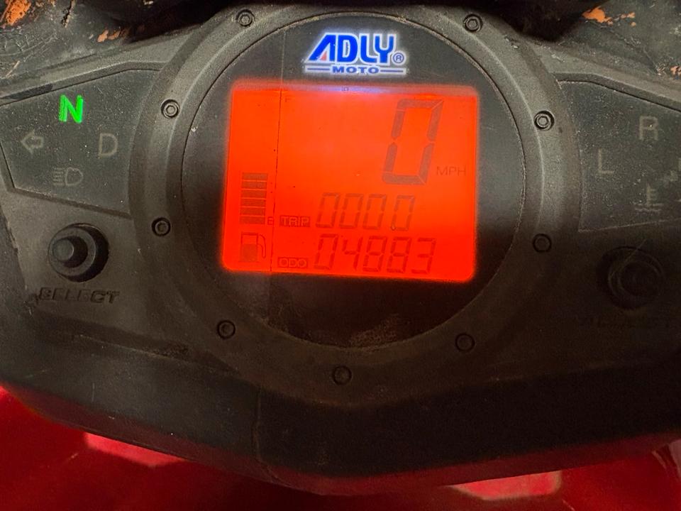 Weitere Motorräder Gelöscht • Adly hurricane 320 quad tüv lesen 2008 — interior