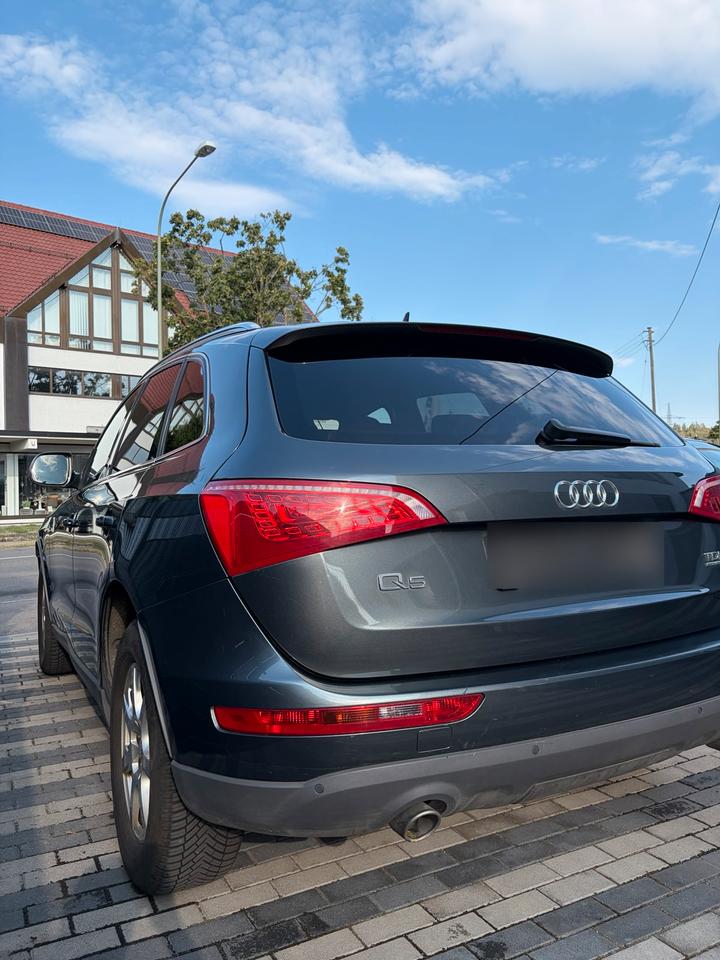 Audi Q5 2011 — двигун