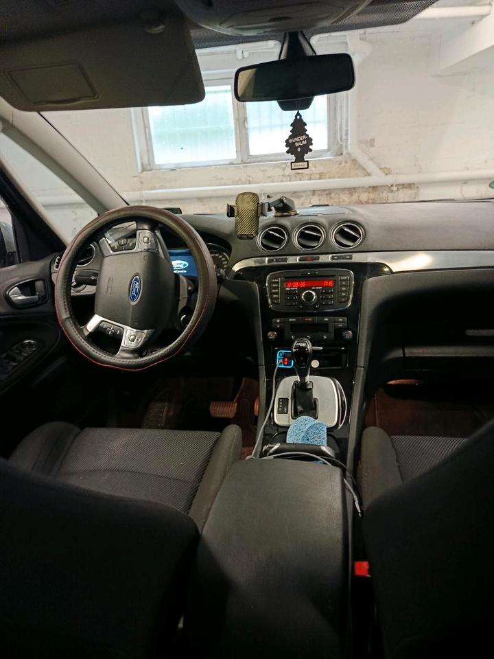 Ford S-Max 2014 — rear view