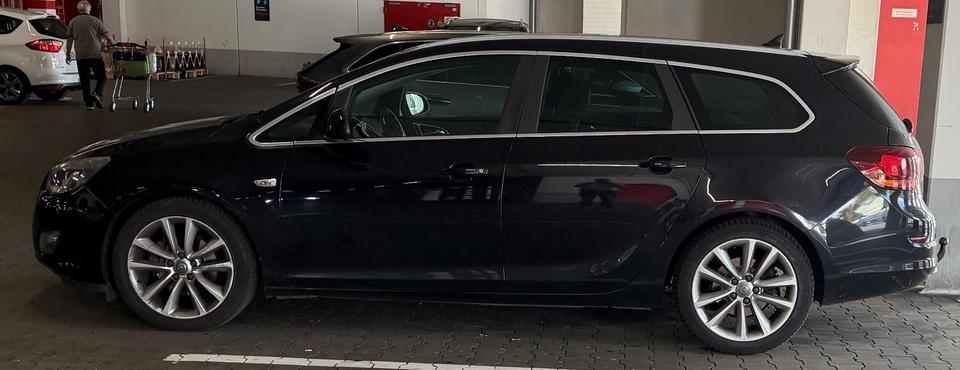 Opel Astra, 2011
