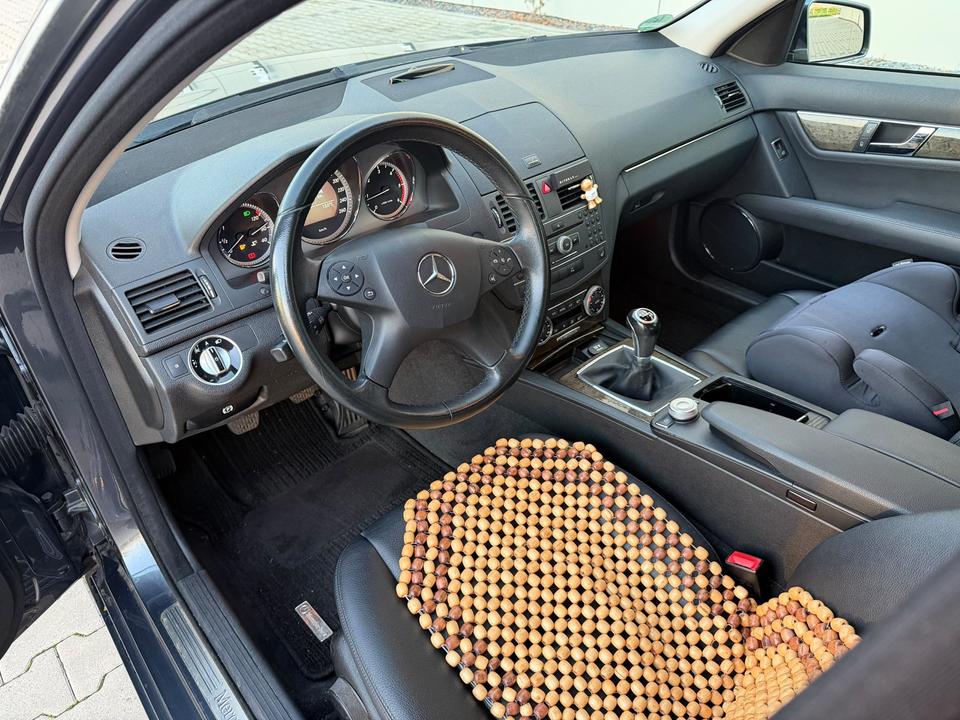Mercedes Benz C 200 2010 — photo 8