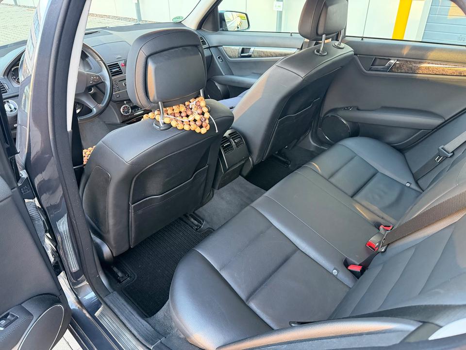Mercedes Benz C 200 2010 — photo 9