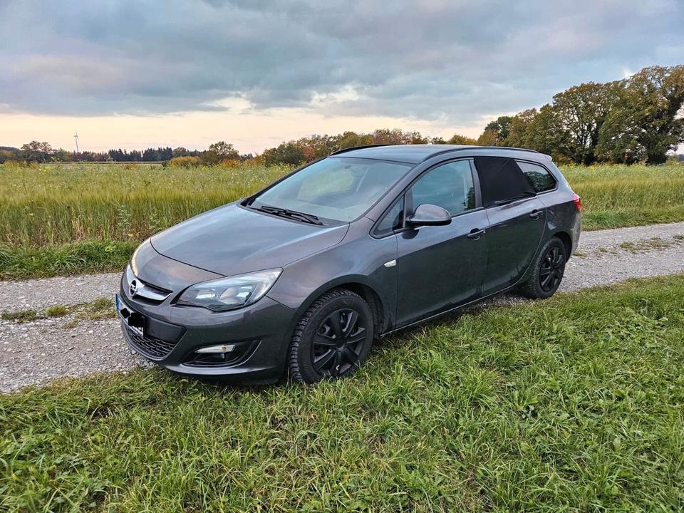 Opel Astra 2014 — engine