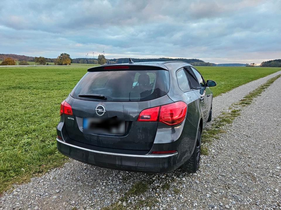 Opel Astra 2014 — photo 6