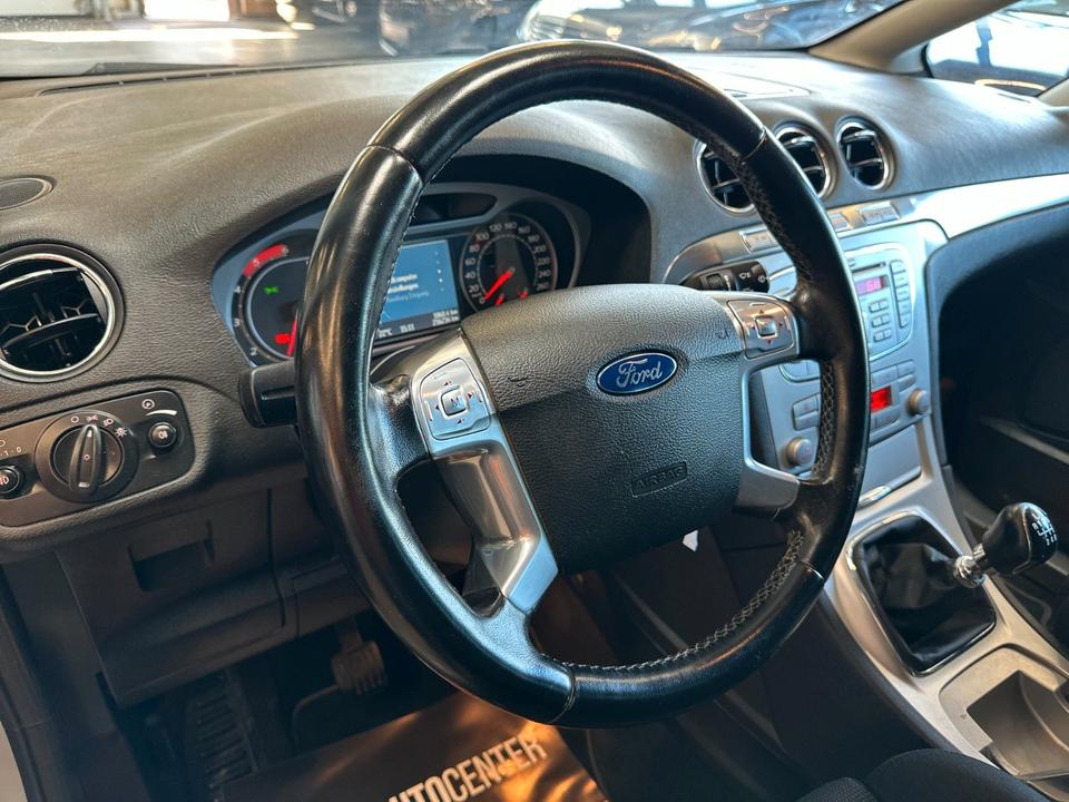 Ford S-Max 2009 — photo 13