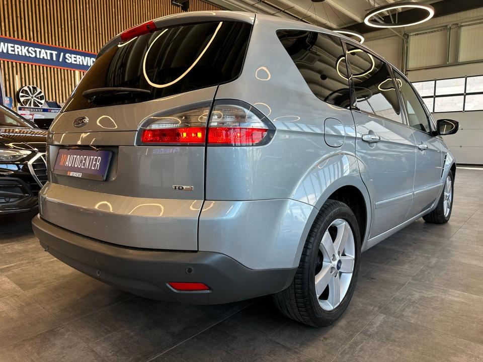 Ford S-Max 2009 — photo 17