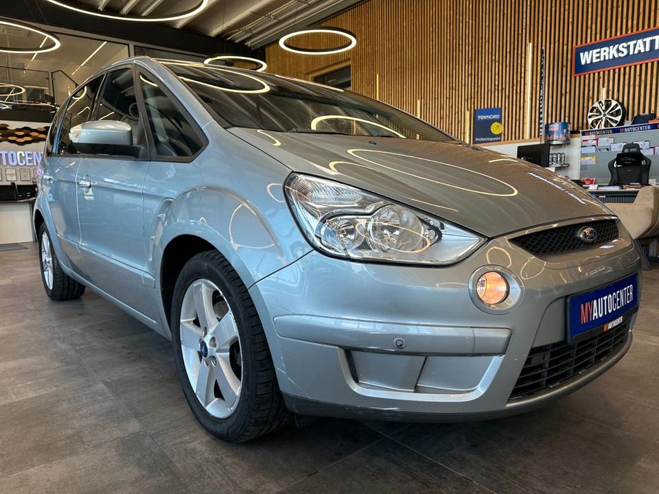 Ford S-Max 2009 — photo 18