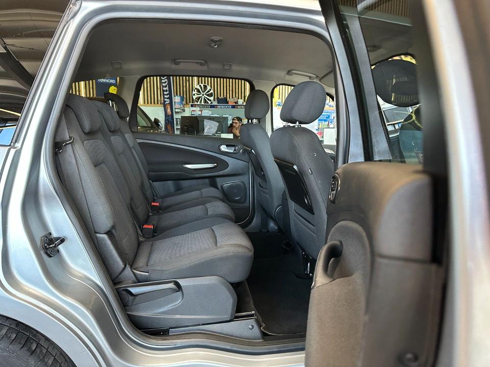 Ford S-Max 2009 — photo 28