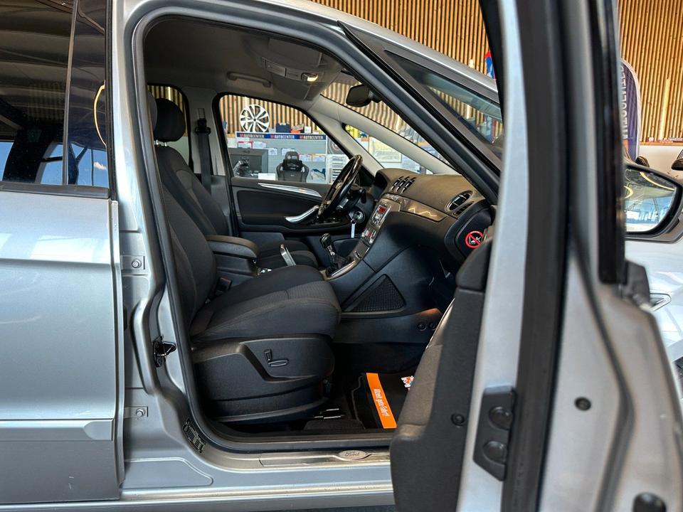 Ford S-Max 2009 — photo 35