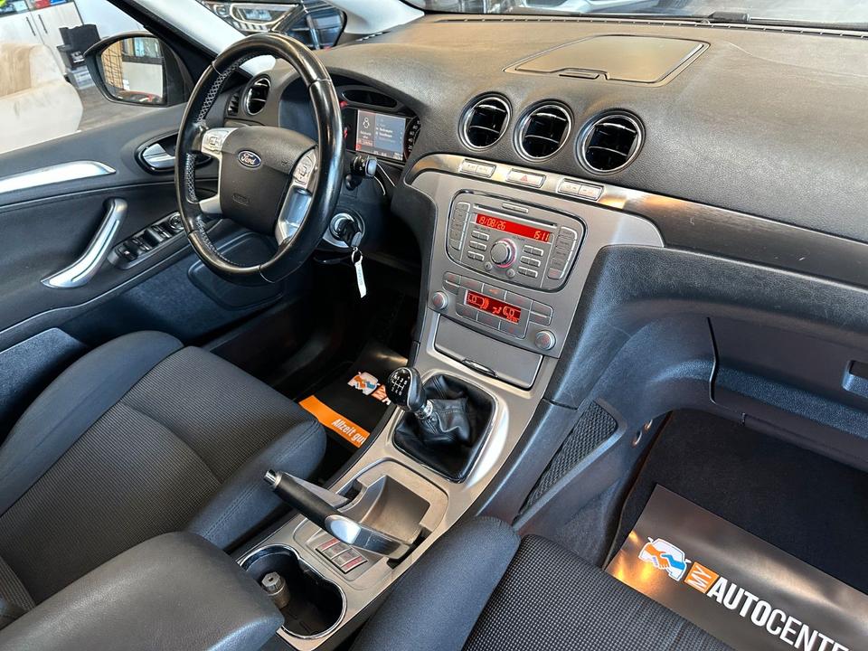 Ford S-Max 2009 — photo 37