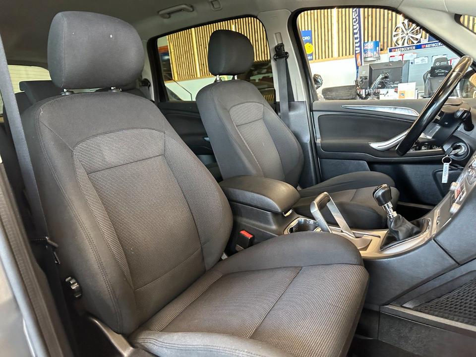 Ford S-Max 2009 — photo 9